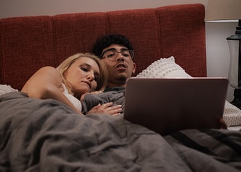 Missa X Diego Perez & Julia Robbie Watching Porn with Julia
