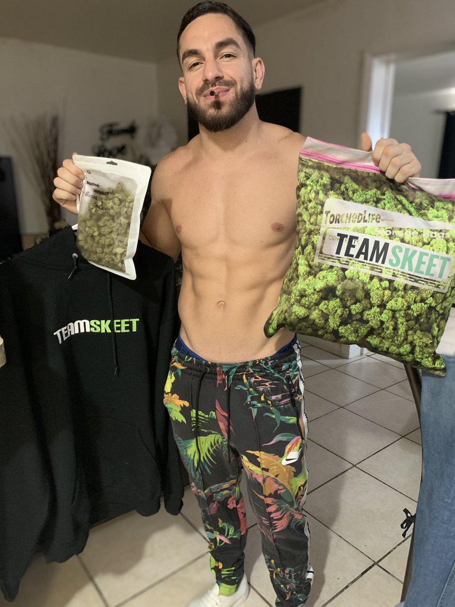 RT @petergreenx: Thank you sooo much @teamskeet for the MERCH !! A pillow that looks like a bag of weed, y’all sure know how t…