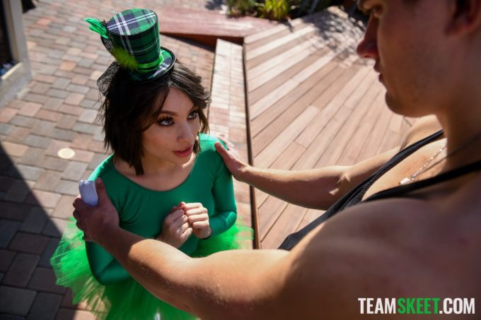 <div>Your luck hasn't run out yet @livwildx 🍀🎩 #ExxxtraSmall #stpattys #TeamSkeet https://t.co/ZCSsEUamyf</div>