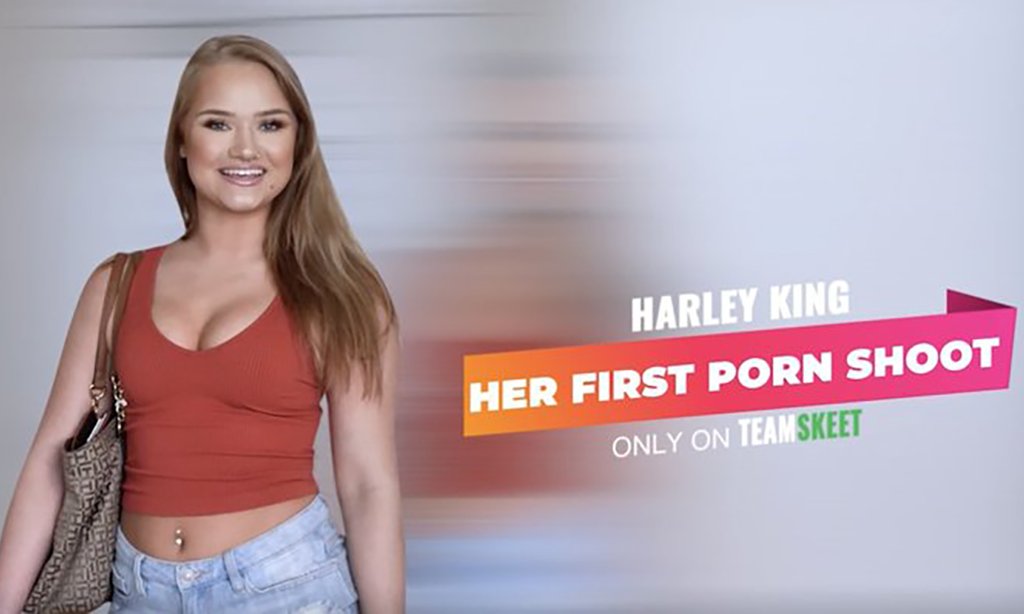 RT @AVNMediaNetwork: Team Skeet Lenses Harley King in Her Porn Debut https://t.co/zuIZcGlwUO @HarleyKingxx @TeamSkeet https://t….