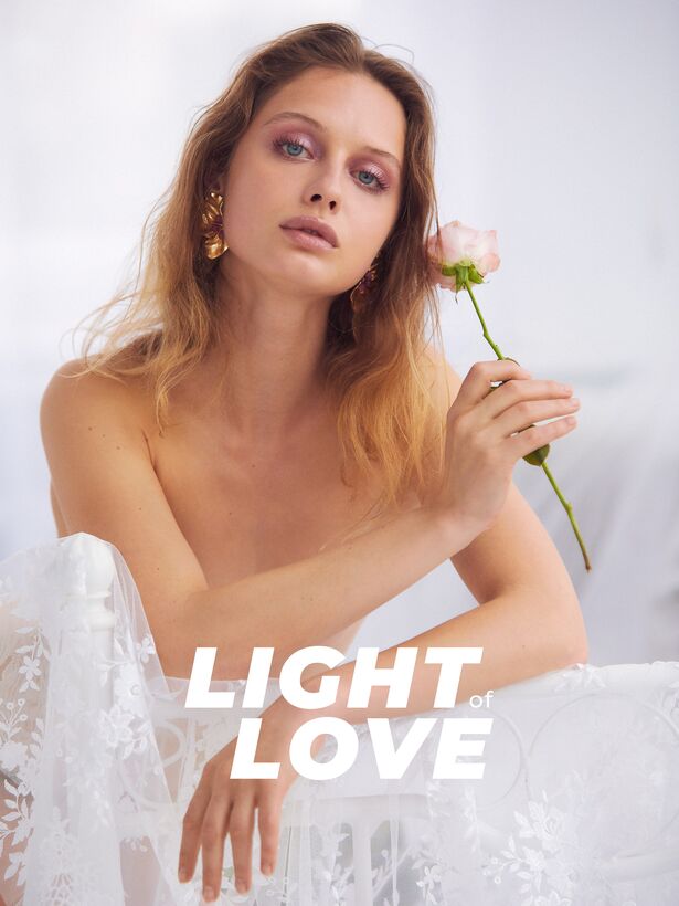 Superbe Models Amelie Lou Light of Love