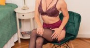 Art-Lingerie Tammy teasing in her sexy lingerie and black stockings