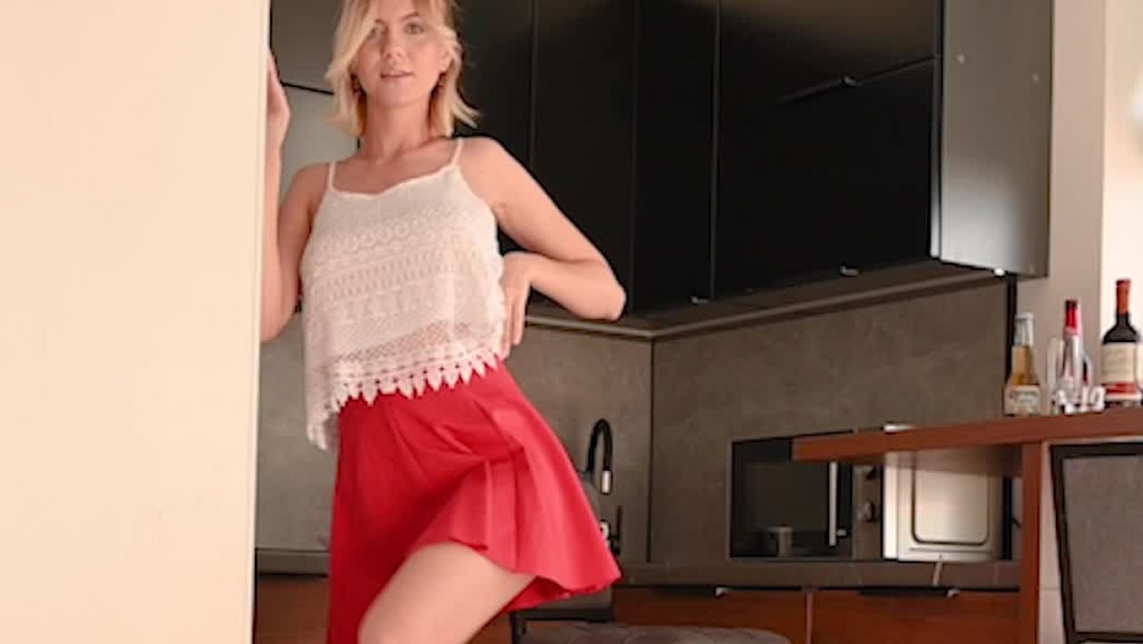 Cosmid Lana Lane – Beautiful Lana Lane Strips In The Kitchen <i class="fas fa-video"></i>