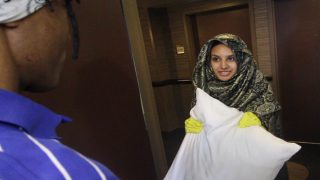 Toticos Jasmine Angel – Arab teen maid in hijab wants black cock in her halal pussy <i class=