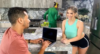 CrazyCollegeGFs Angie Faith, Alex Jones – Big Naturals Kitchen Cheater