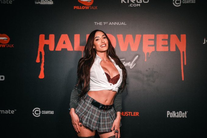 Sexy Mamacita Chloe Amour Drops Hot New Halloween Cosplay Scene