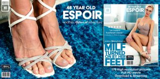 MILF Turned On By Her Feet Espoir