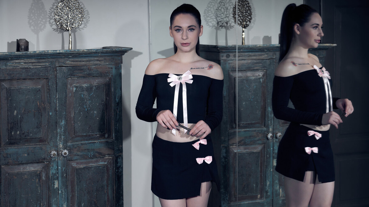 DarkRoomVR-Emma Evans-Oops, I Opened The Wrong Door