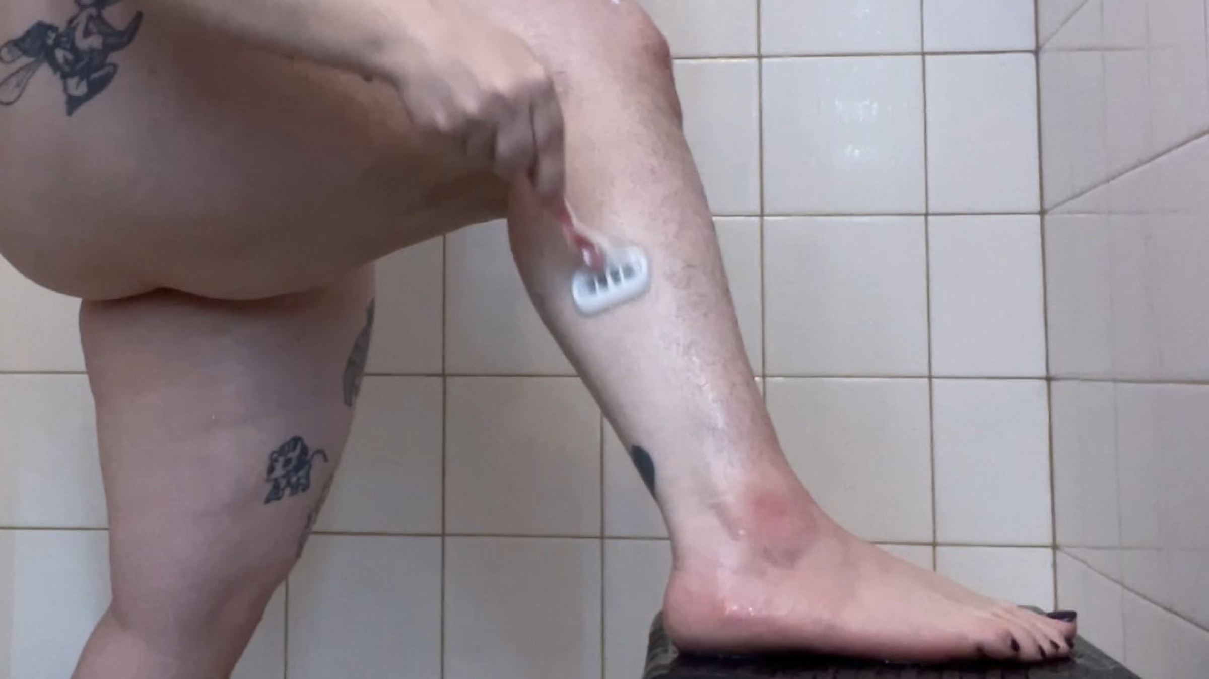 NikkisFetishes-Nikki Sequoia-Shaving My Super Hairy Legs