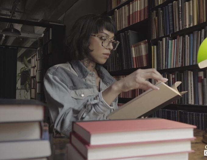 Between The Shelves Peter Hooke, Ravyn Alexa