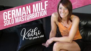 German Amateur MILF Kathi solo masturbates her mature pussy! Kathi